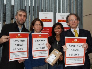 Local resident Asha Kaur, Cllr David Schmitz, Cllr Katherine Reece and Cllr Richard Wilson campaigning to keep local parcel services